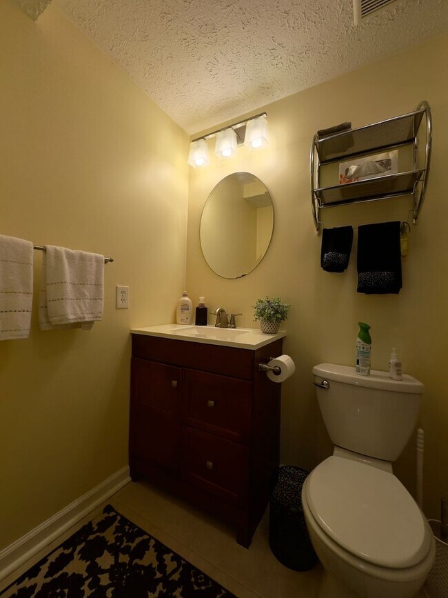 Building Photo - Charming 2 Bedroom/2 Bathroom Townhome with Spacious Yard and Deck in Woodlawn, MD!