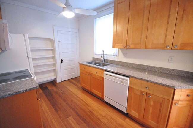Building Photo - 1504 Hamlet St