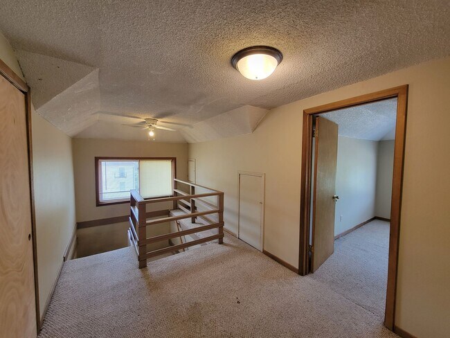 Primary Photo - 604 W Seerley Blvd