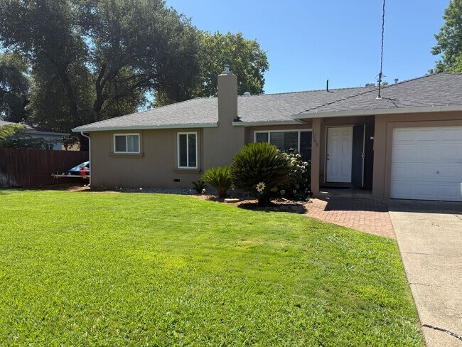 Building Photo - 1065 Del Moll Dr