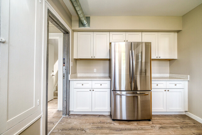 Kitchen - 1869 Perrott Ave