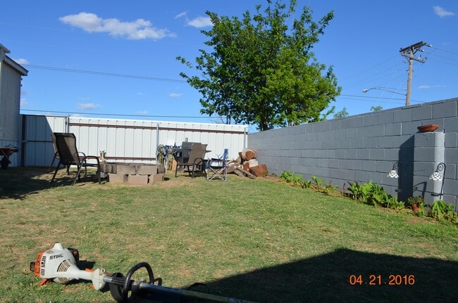 Building Photo - 1105 N Lamesa Rd