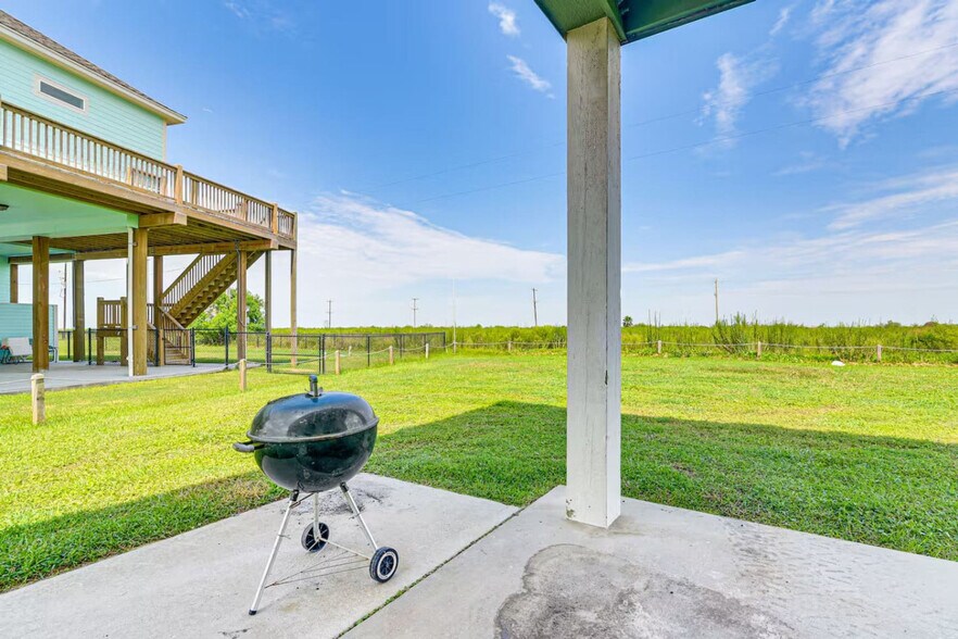 Building Photo - 3229 Castle Dr