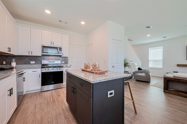 Building Photo - 17711 Vernonia Ln