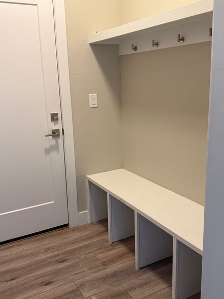 Building Photo - 837 Cherokee Dr