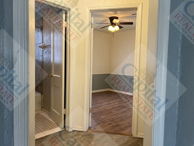 Building Photo - Cozy Cottage