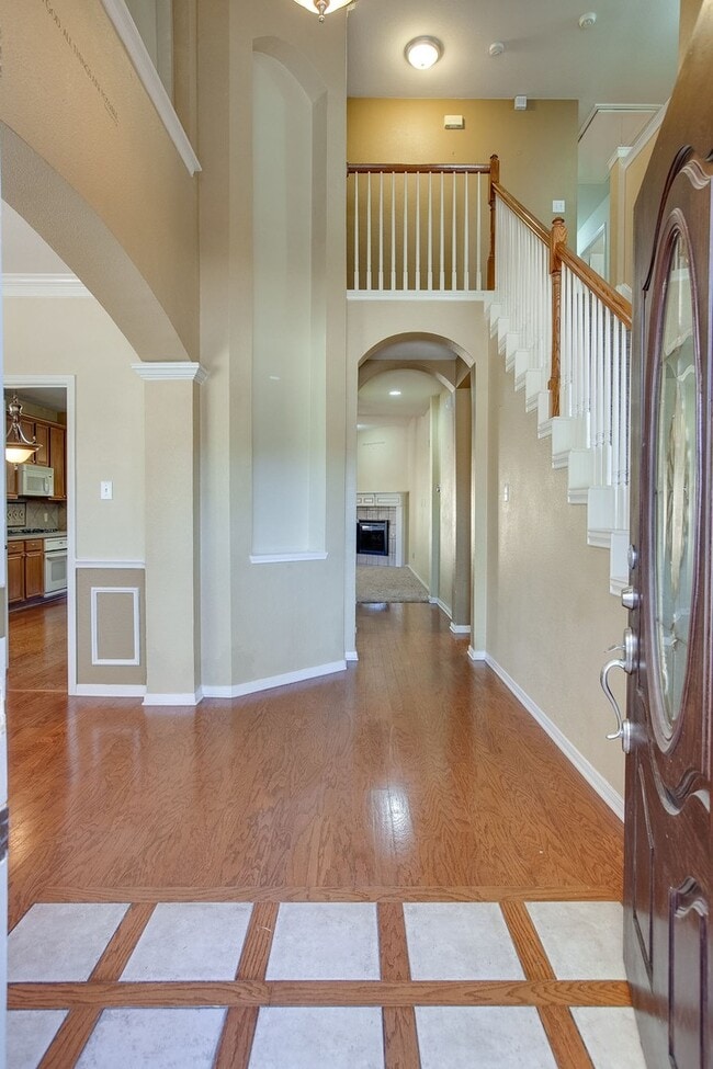 Building Photo - 4 bed Golf community for lease!