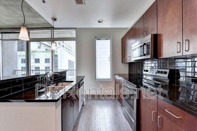 Building Photo - 44 Peachtree Pl NE