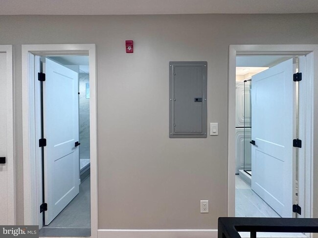 Building Photo - 2821 W Girard Ave