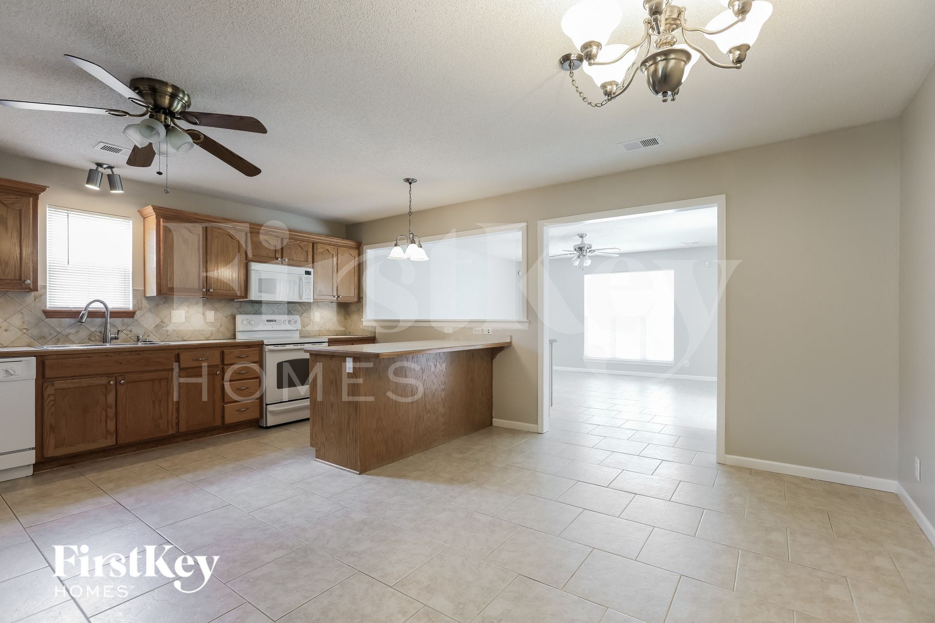 Building Photo - 724 Bristol Dr