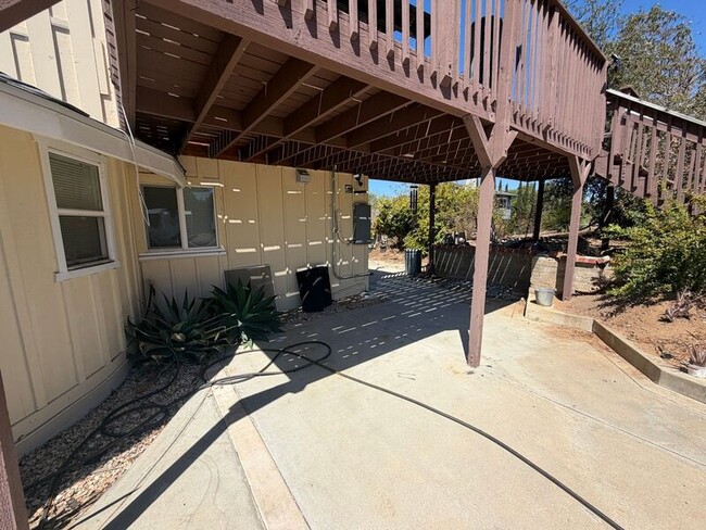Building Photo - 338 S Melrose Dr