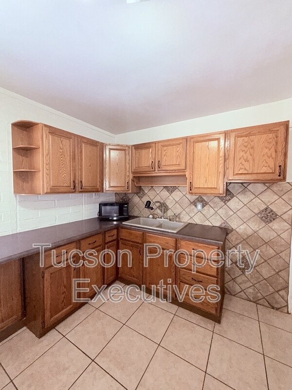 Building Photo - 3626 E Sylvane St