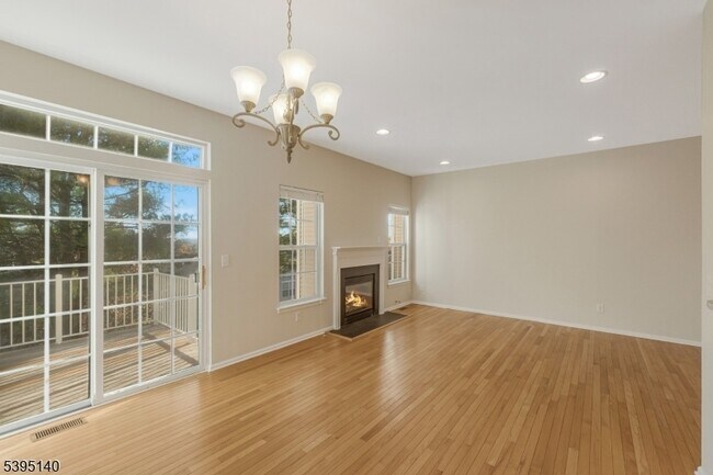 Building Photo - 105 Wallace Ct