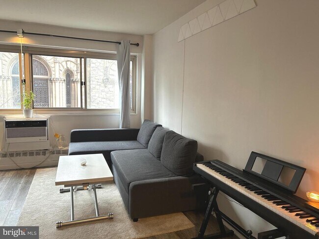 Building Photo - 2101 Chestnut St