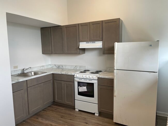 Building Photo - 3400 Main St