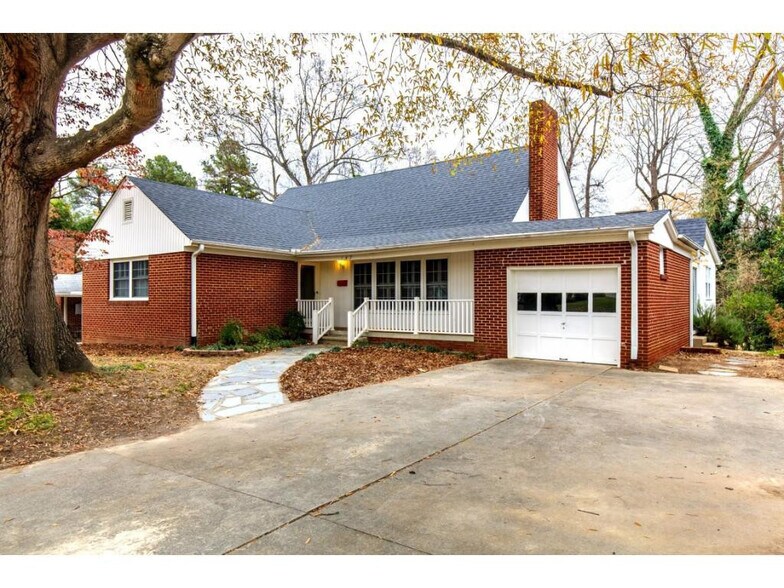 Primary Photo - 147 Tarleton Ave