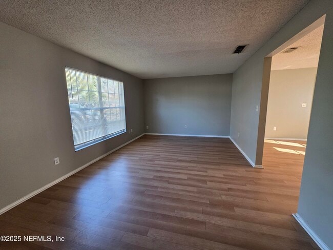 Building Photo - 2709 Julie Ln