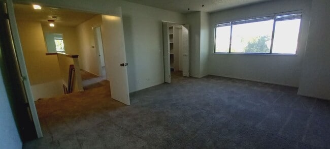 Building Photo - Got Room? - Paradise Valley Home Is Expansive!