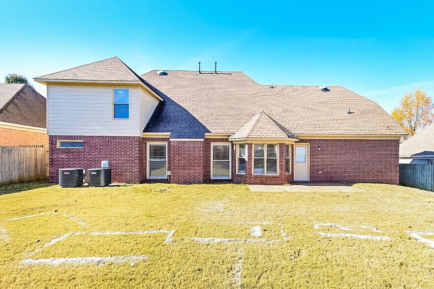 Building Photo - 1120 Mossy Knoll Dr