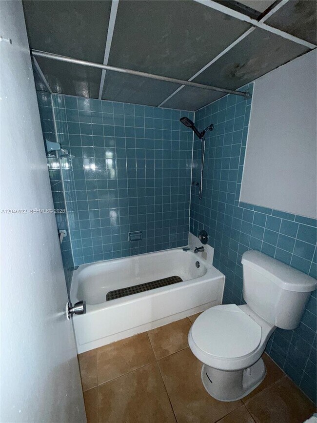 Building Photo - 6960 Miami Gardens Dr
