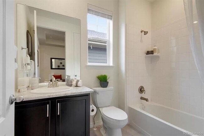 Building Photo - 15337 Quince Cir