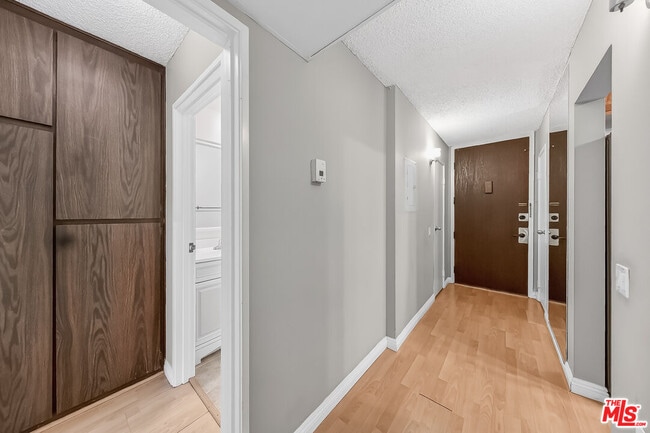 Building Photo - 421 La Fayette Park Pl