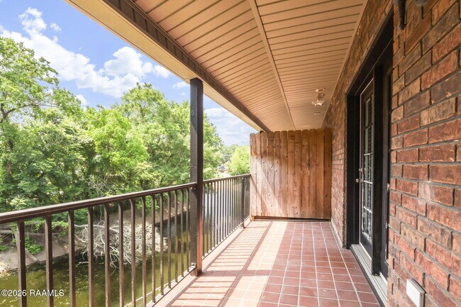 Building Photo - 112 Hillside Dr