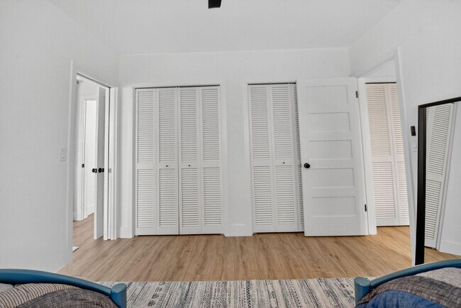 Building Photo - 891 Hickory Terrace