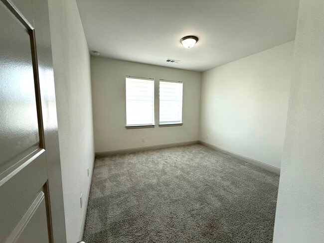Building Photo - 620 Courtyard Ln