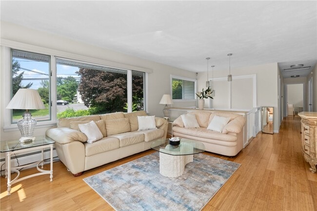 Building Photo - 137 Honness Ln