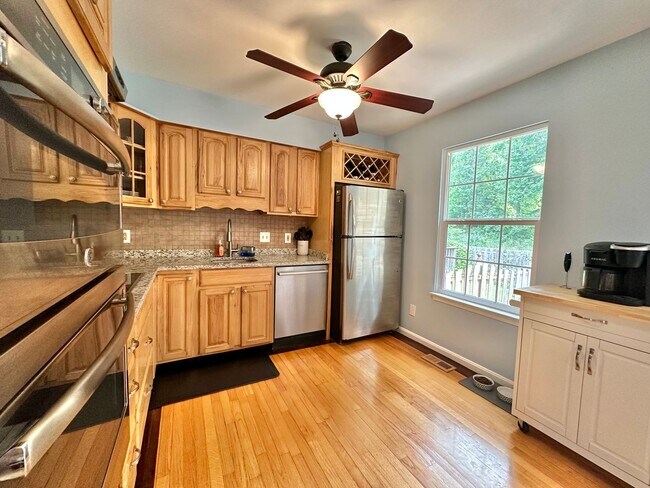 Building Photo - STAFFORD TOWNHOUSES - CLOSE TO QUANTICO