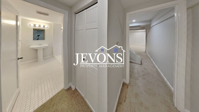 Building Photo - Beautiful single-family home in Seattle