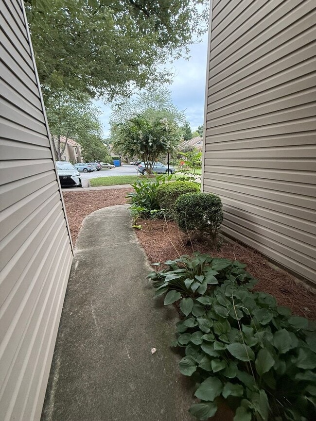Building Photo - Charming 3BR Townhome in Greensboro
