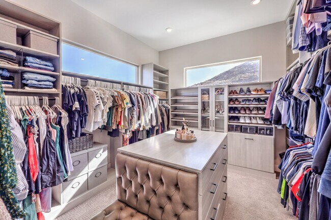 Building Photo - Exquisite 6-bed/ 6-bath residence nestled within the prestigious, guard-gated community of Revere...