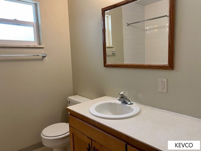 Building Photo - 343-345 W Willox Ln