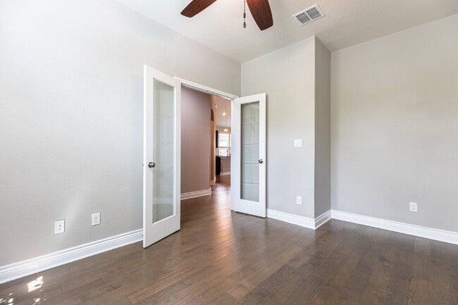 Building Photo - 27462 Paraiso Sands