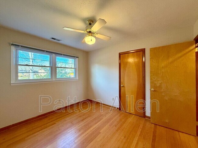 Building Photo - 74 Oakdale Dr