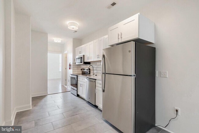 Building Photo - 1758 Park Ave