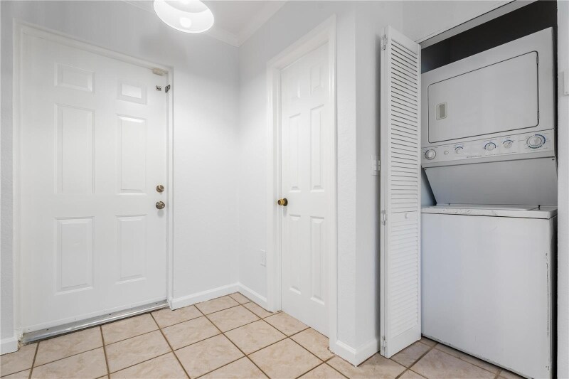 Building Photo - 2850 Coconut Ave