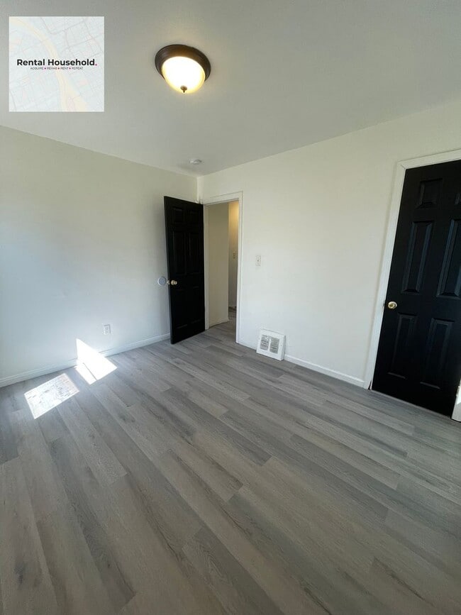 Building Photo - Cozy & Comfortable 2 Bedroom Home-Move In Ready!!