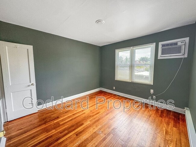 Building Photo - 4910 Poe Ave