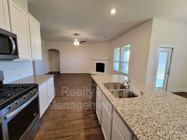 Building Photo - 6105 Cheshire St