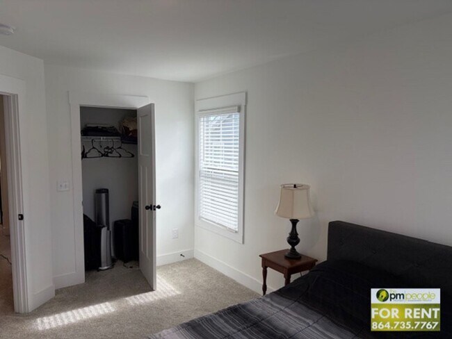 Building Photo - 3/2.5 Townhome in Excellent Greenville/Travelers Rest Location!