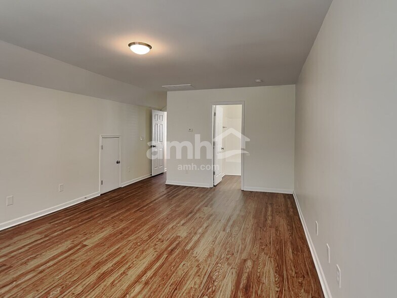 Building Photo - 112 Golden Valley Dr