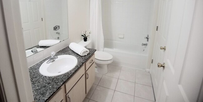 Building Photo - Beautiful 1/1 Condo x Rent @ The Crest at ...