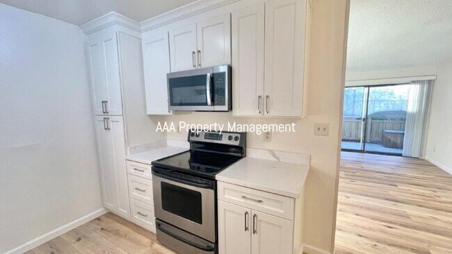 Building Photo - Walnut Creek! Beautiful remodeled 1 bedroom 1 bath location near John Muir Hospital and Heather F...