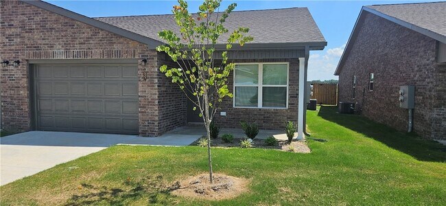 Building Photo - 527 NW 68th Ave