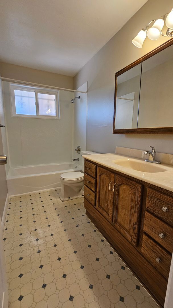 Building Photo - Spacious 5-Bedroom Ranch with Finished Basement & Oversized Garage!