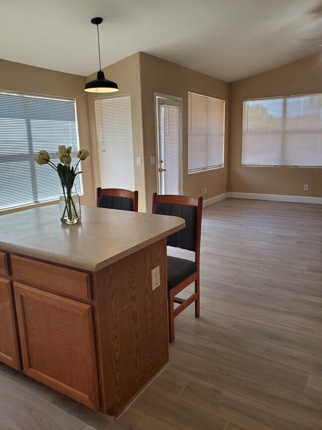 Building Photo - 1737 E Morgan Ct