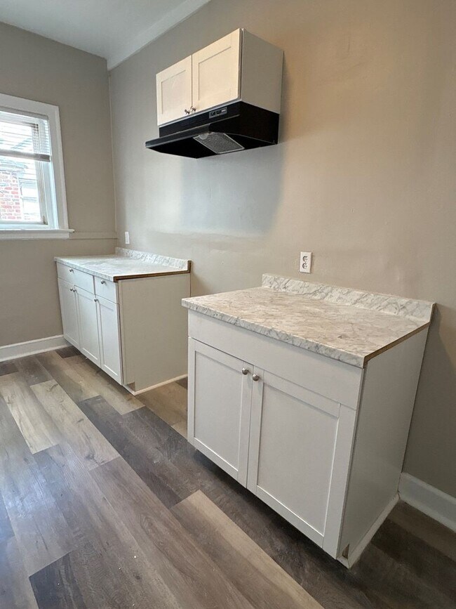 Building Photo - Newly Renovated Home in Hyde Park - Open To Section 8